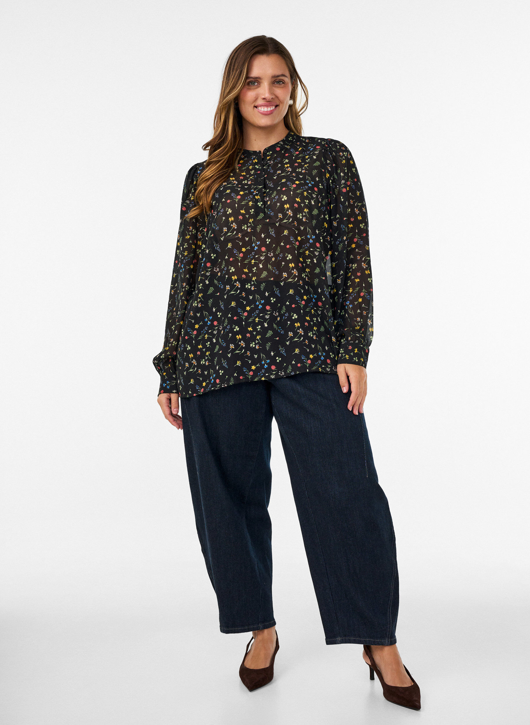 ZizziBluse med heldekkende trykk og kort knappestolpe, Svart, Model image number 1