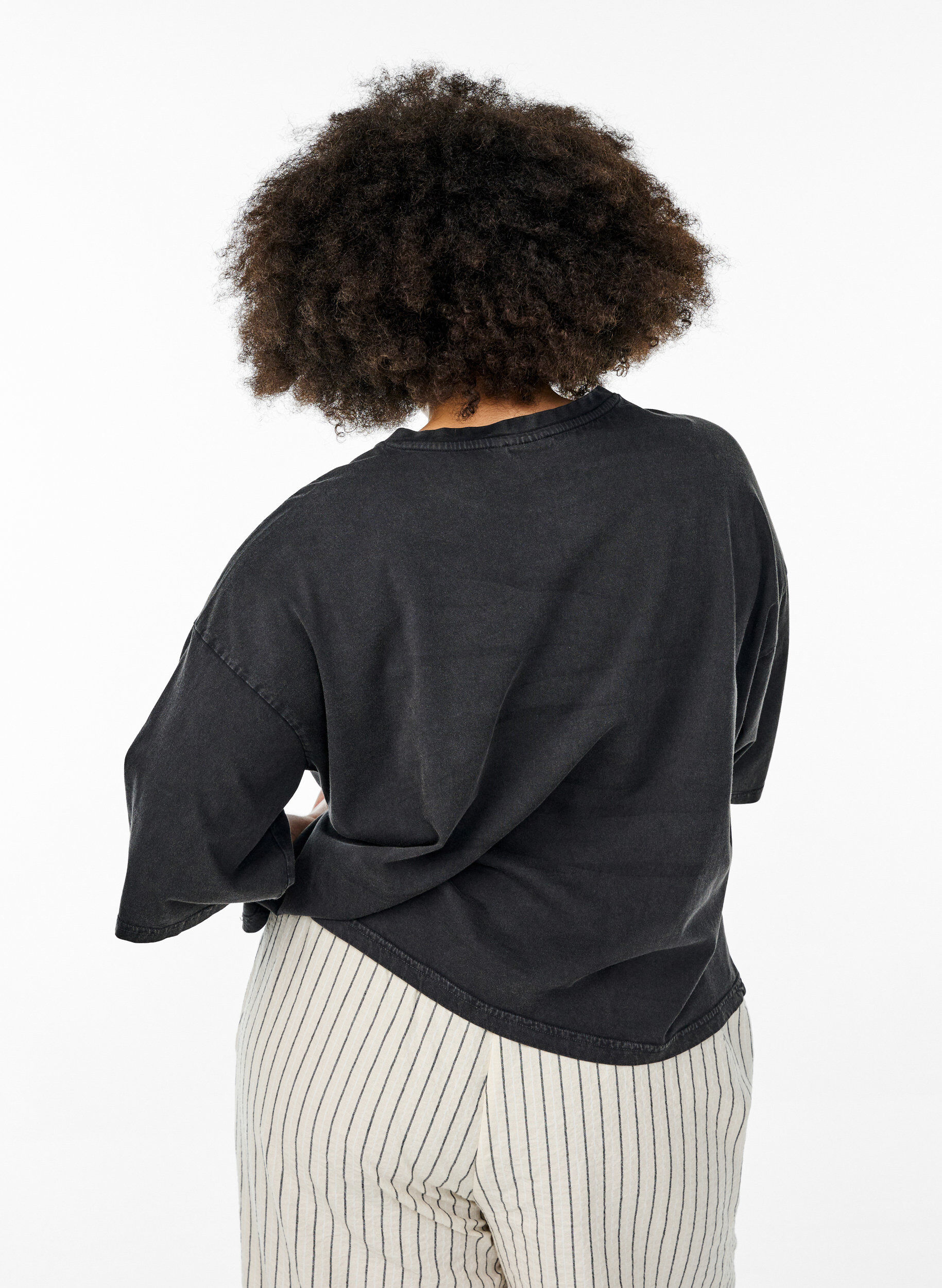 Zizzi Kort T-skjorte med Loose fit, Gr&aring;, Model image number 2