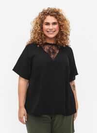 Bluse med korte ermer og blonder (GRS), Black, Model