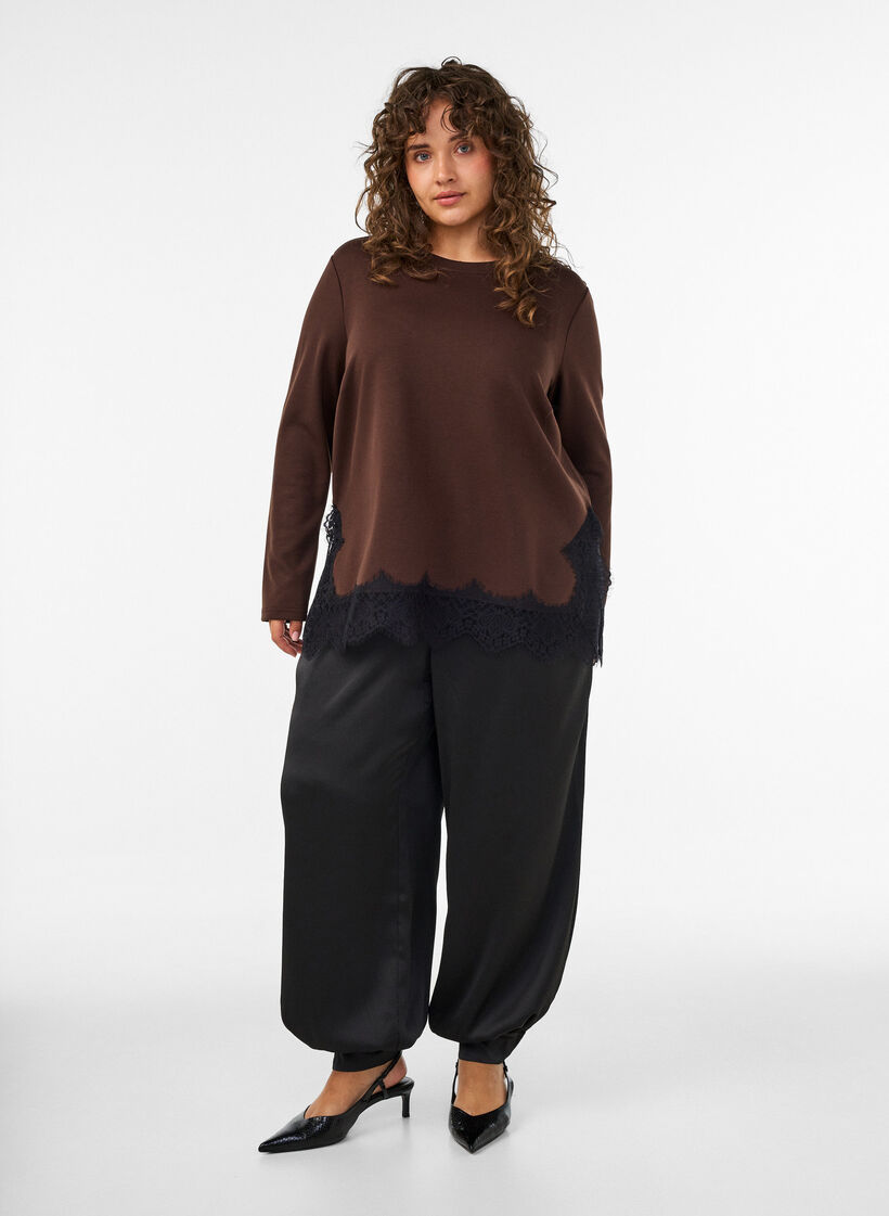 Jerseybluse med blonderkant, Brun, Model image number 1