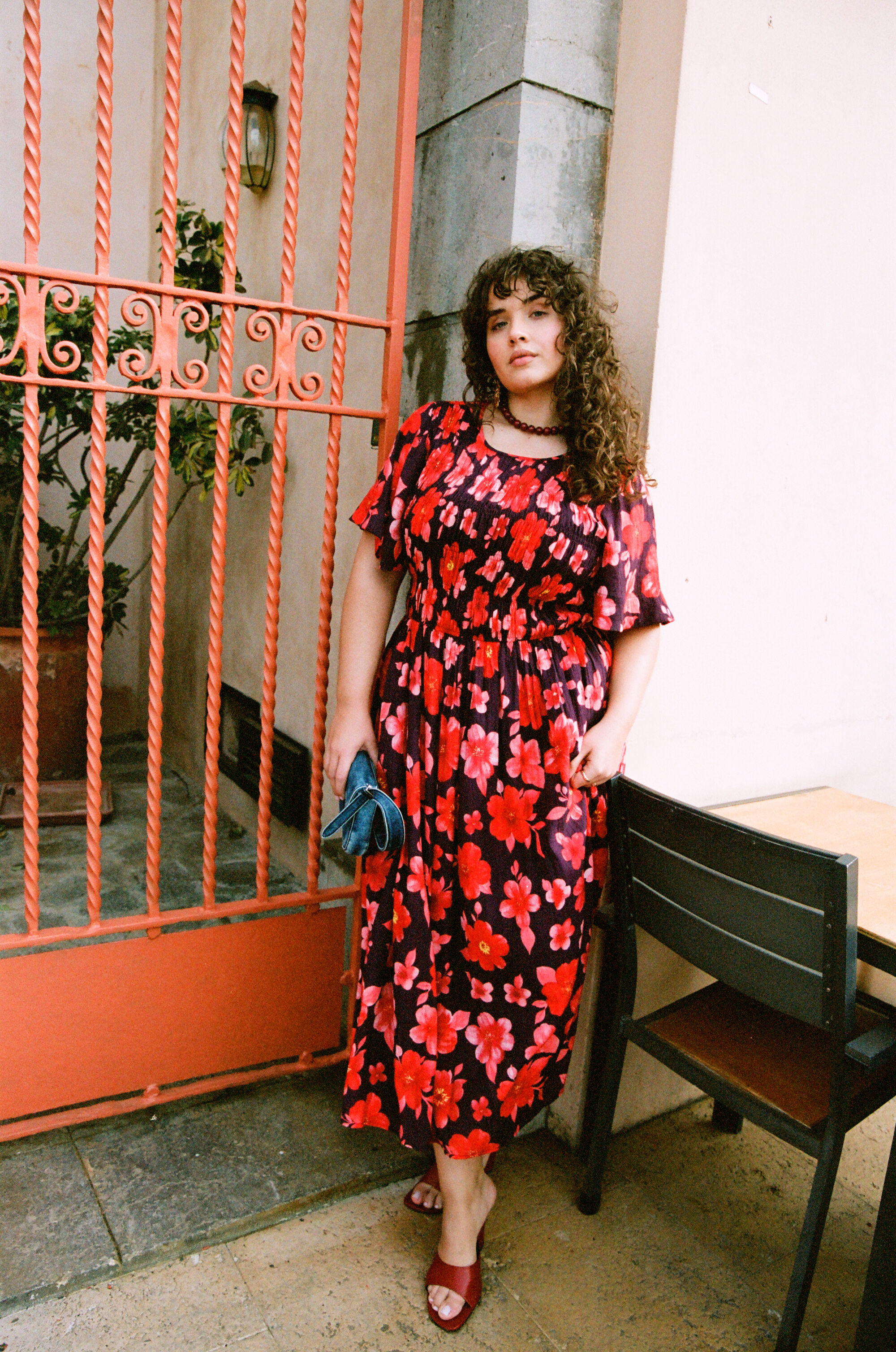 ZizziBlomstrende eleganse i r&oslash;dt, , Model