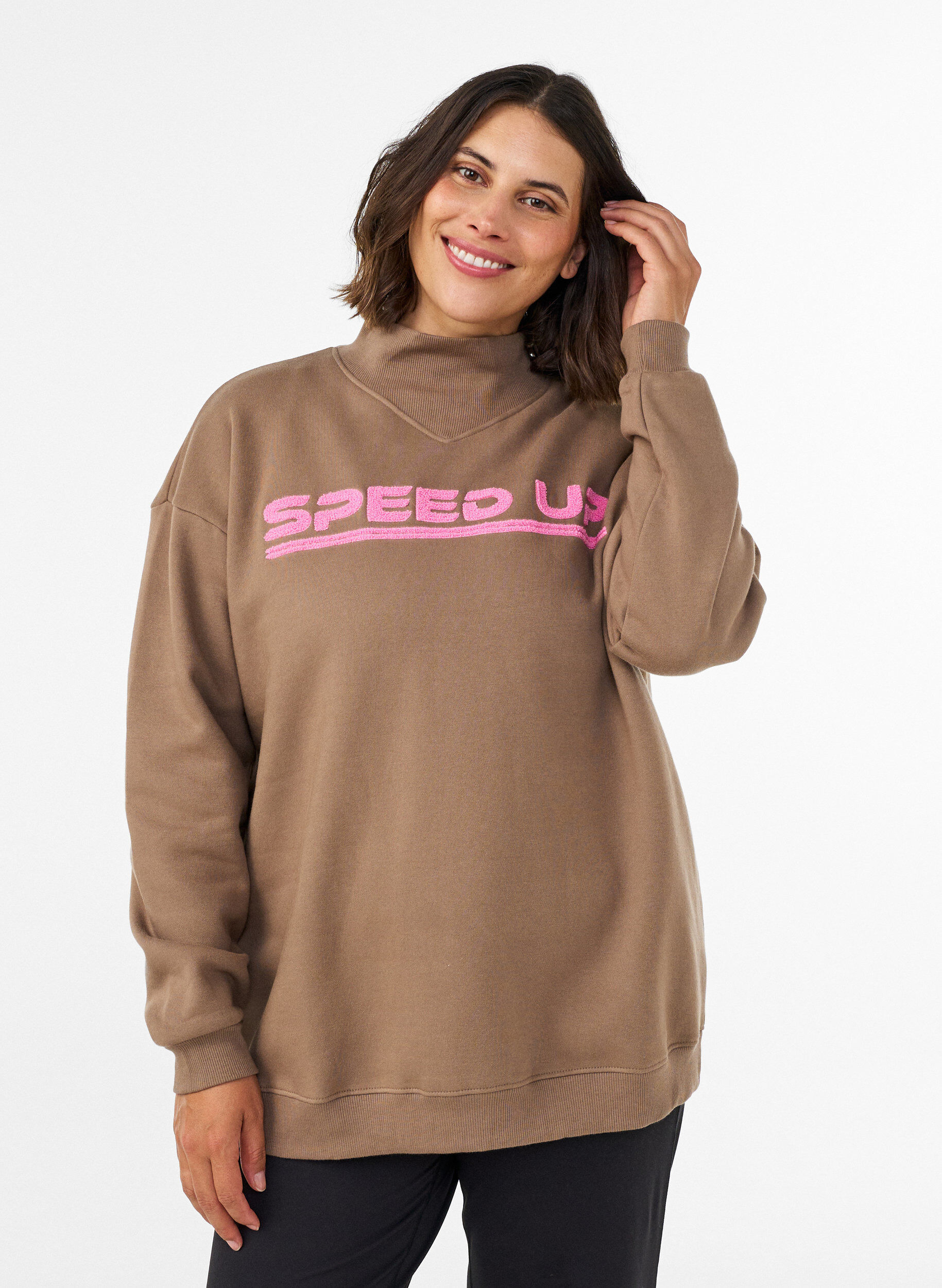 Genser med h&oslash;y hals og sporty motiv p&aring; forsiden, Brun, Model