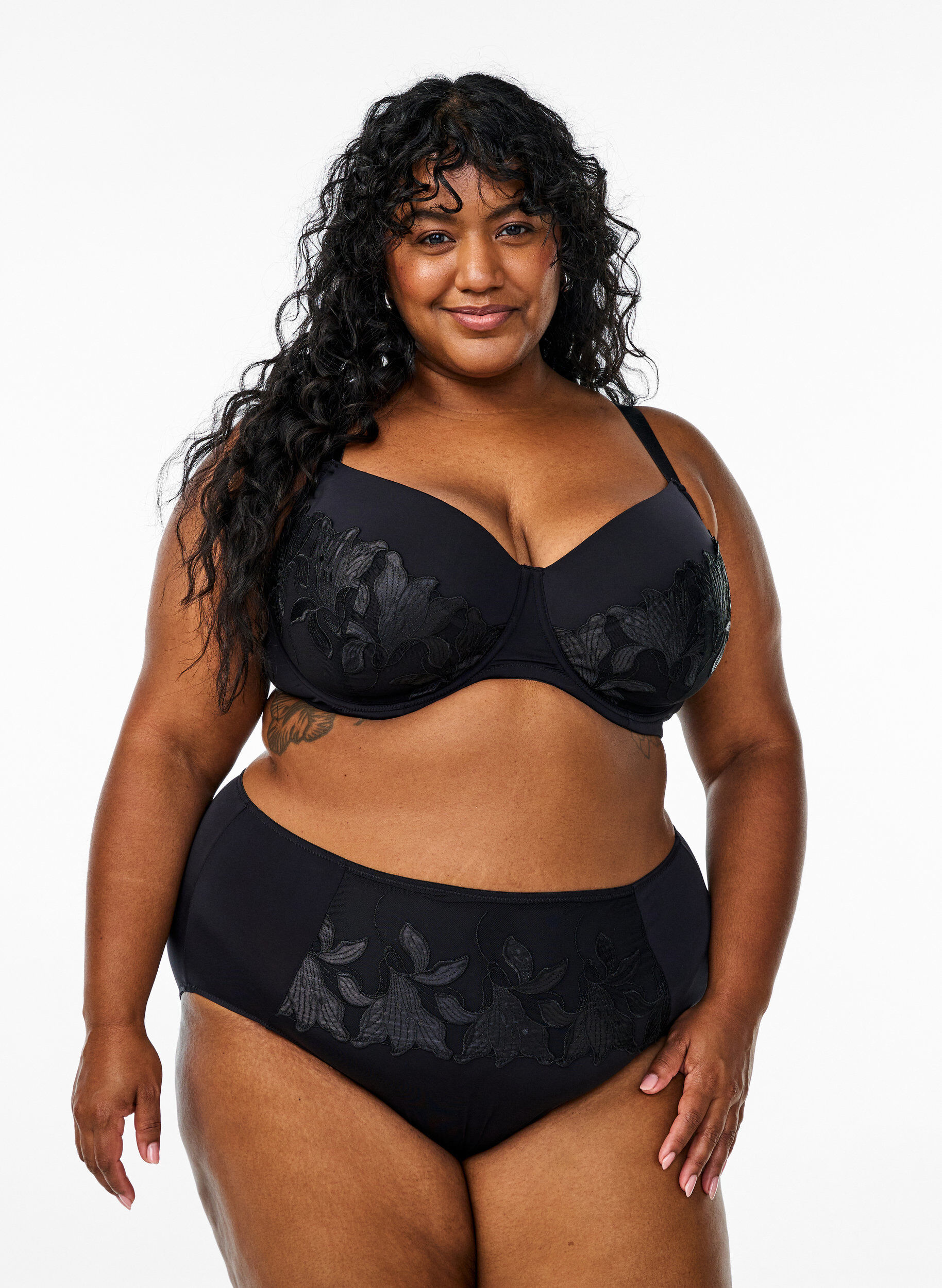 Mikrofibertruser med blomsterbroderi, Svart, Model