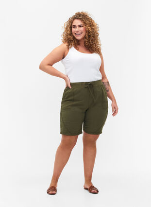 Løs shorts av bomull med lommer, Ivy Green, Model image number 4