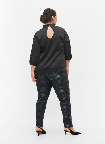 Mønstrete Emily jeans med nagler, Black AOP, Model image number 1