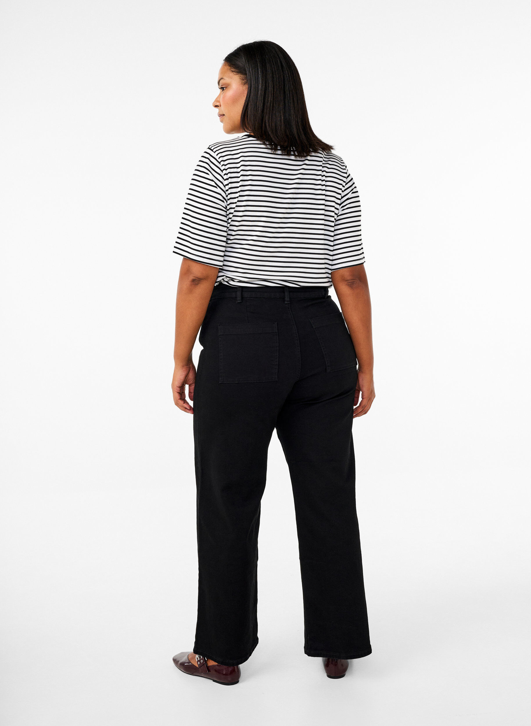ZizziJeans med h&oslash;y midje og vide ben, Svart, Model image number 1