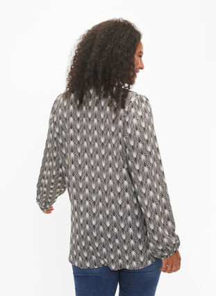 Zizzi Skjortebluse med v-hals og trykk, Birch Graphic AOP, Model image number 1