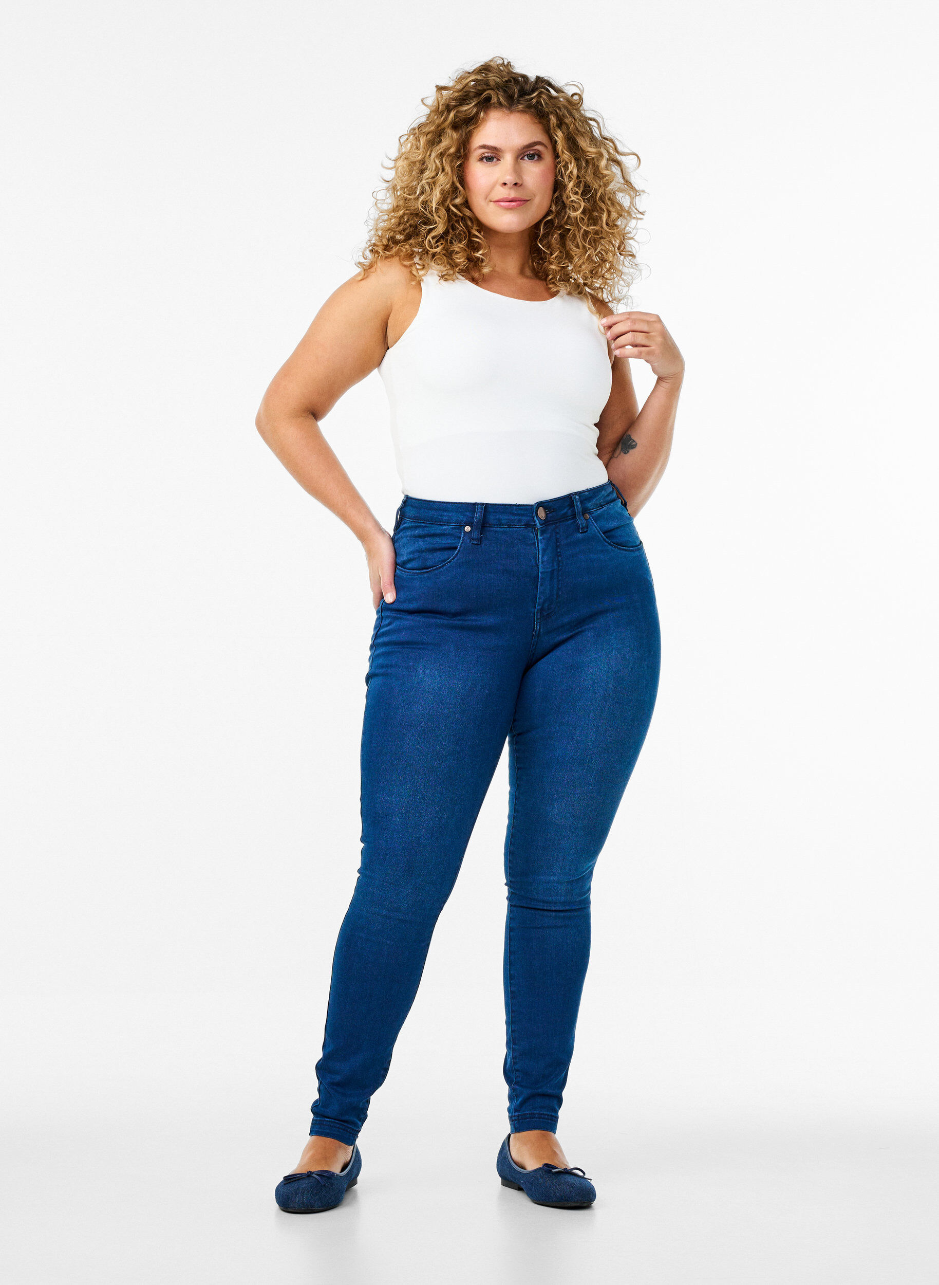 Supersmale Amy-jeans med h&oslash;y midje, Blue Denim, Model