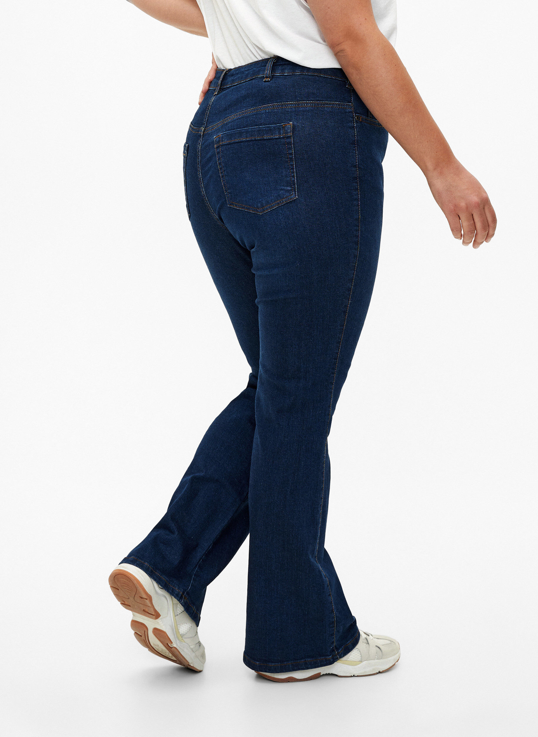 Zizzi Ellen bootcut jeans med h&oslash;yt liv, Bl&aring;, Model image number 2