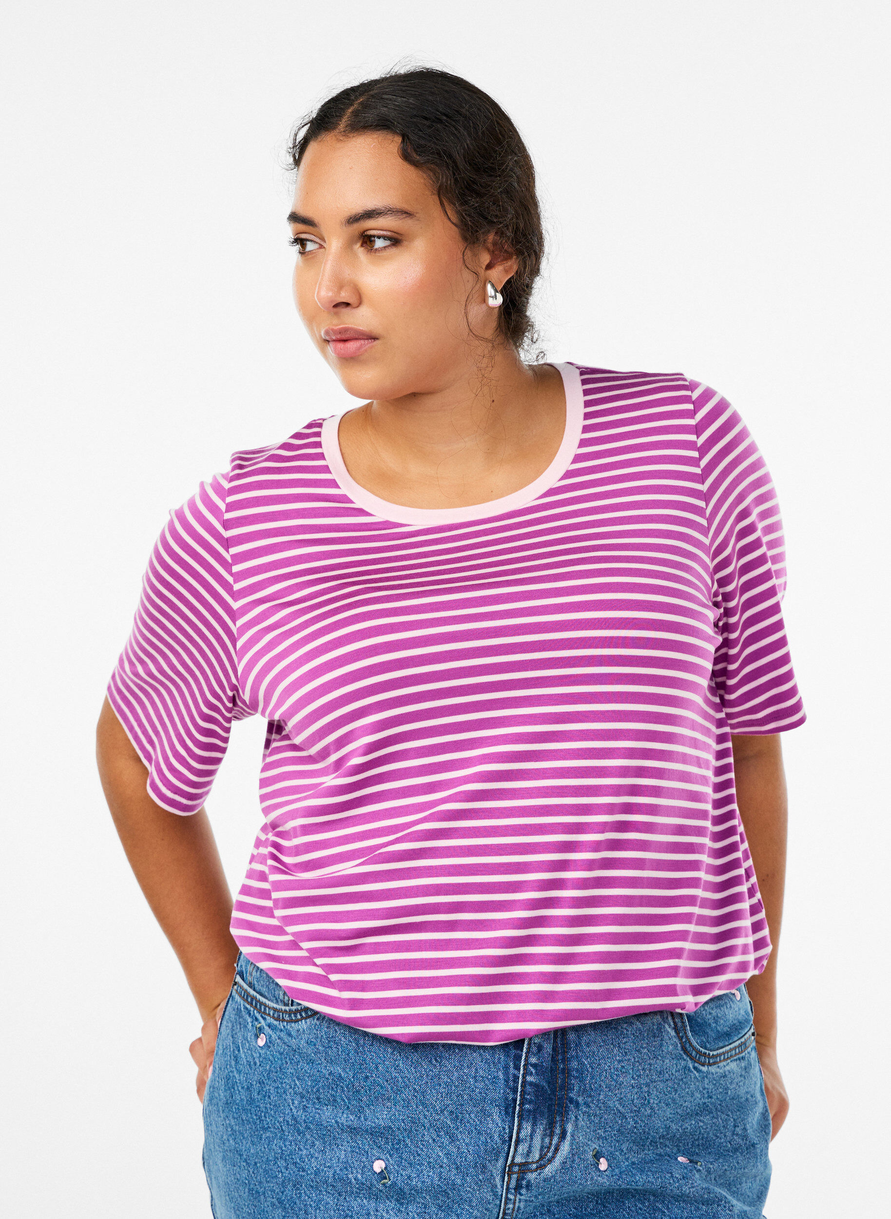 T-skjorte med TENCEL&trade; Lyocell og striper, Lilla, Model