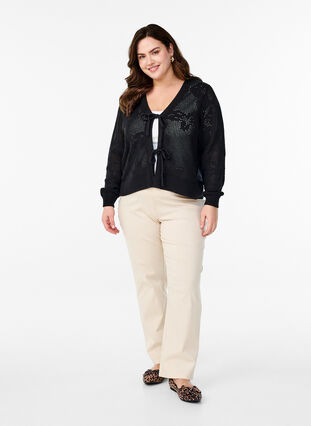 Zizzi Strikket cardigan med åpenstrikket mønster og knytesnorer, Black, Model image number 2