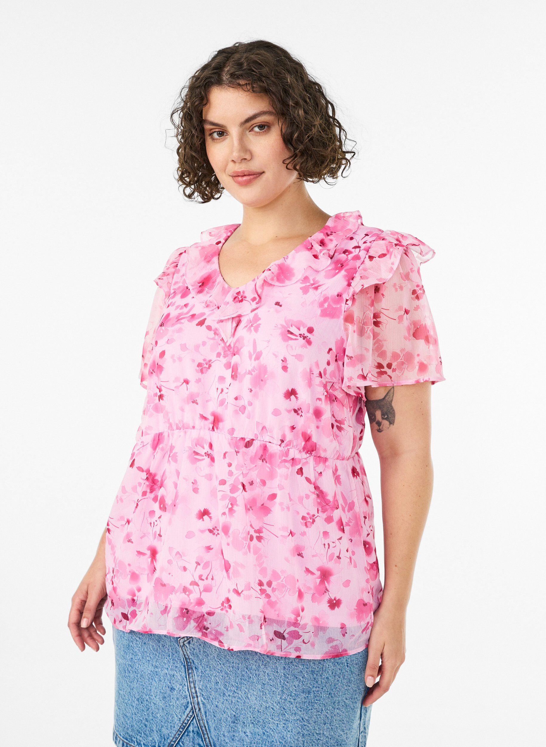 Blomstret bluse med volangkrage og peplumeffekt, Rosa, Model
