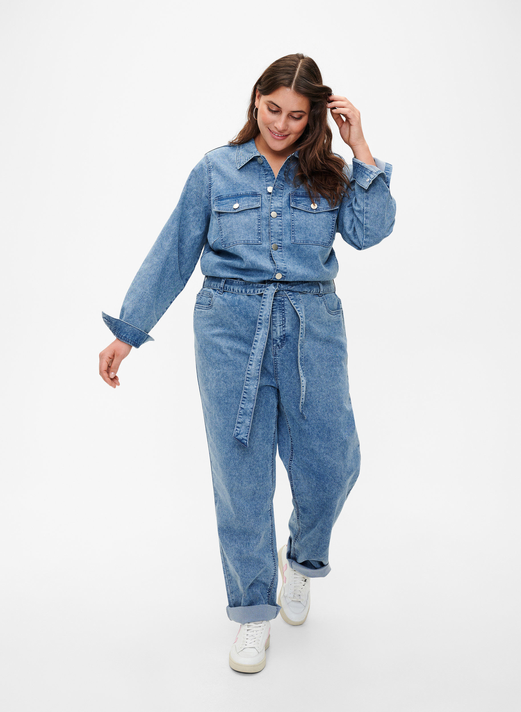 Zizzi Jumpsuit i langermet denim, Light Blue Denim, Model image number 0
