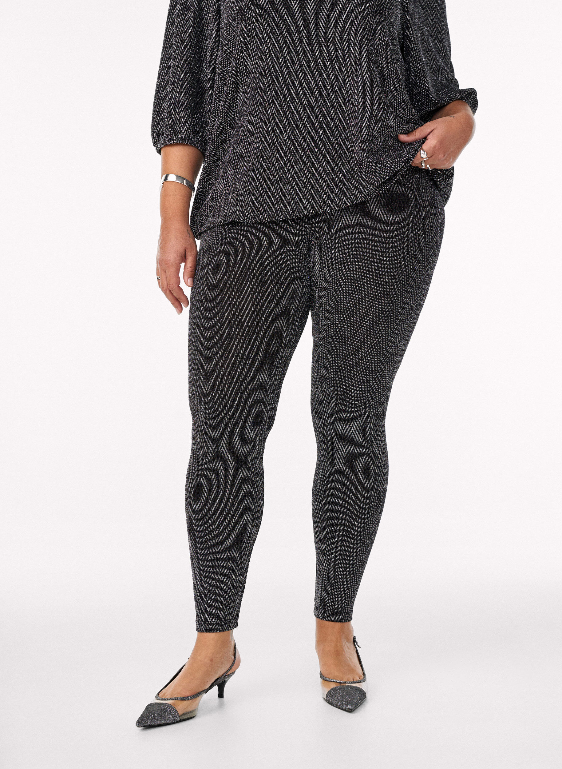 Zizzi Glitterm&oslash;nstrede leggings, Svart, Model image number 2
