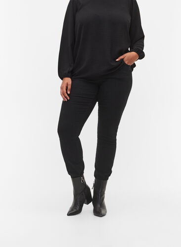 Ekstra slim Sanna jeans med normal høyde på livet, Black, Model image number 2