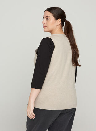 Strikkevest med V-hals og knapper, Pumice Stone Mel., Model image number 1