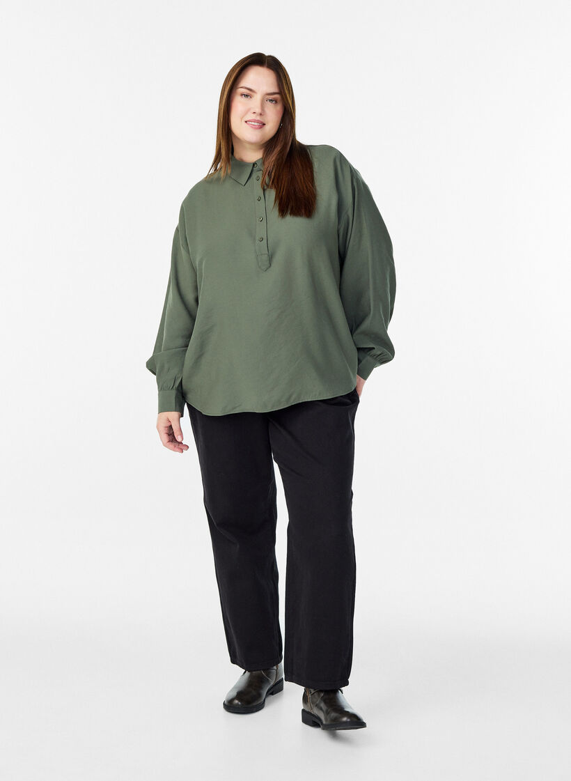 Skjortebluse med knappedetalj bak, Grønn, Model image number 1