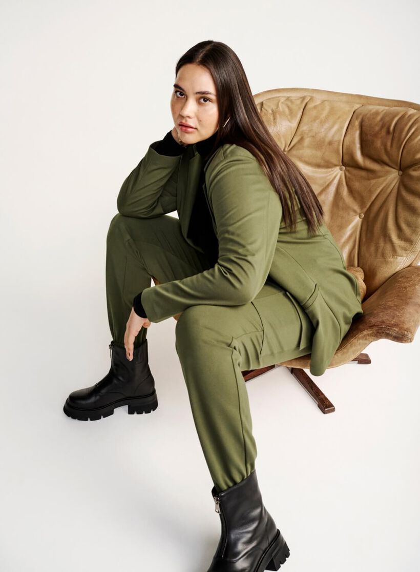 Dress med cargobukser, , Model