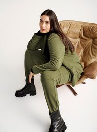 Dress med cargobukser, , Model