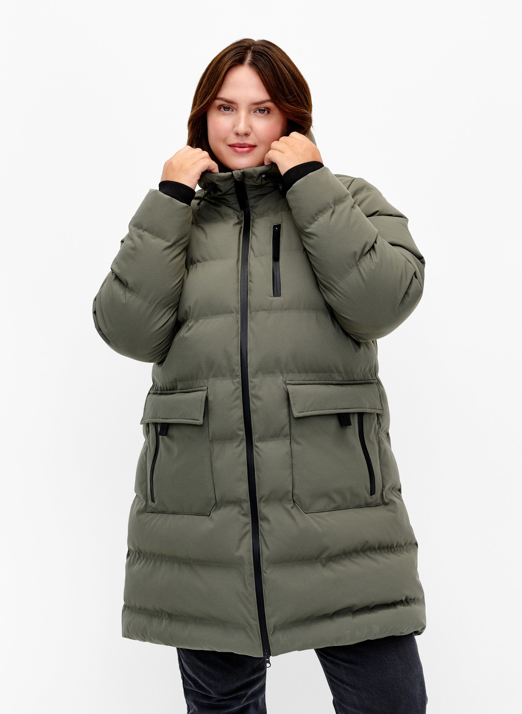 Pufferjakke med hette og lommer, Gr&oslash;nn, Model