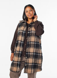 Lang rutete vest i børstet kvalitet, Brun Lang rutete vest i børstet kvalitet, Brun, Model