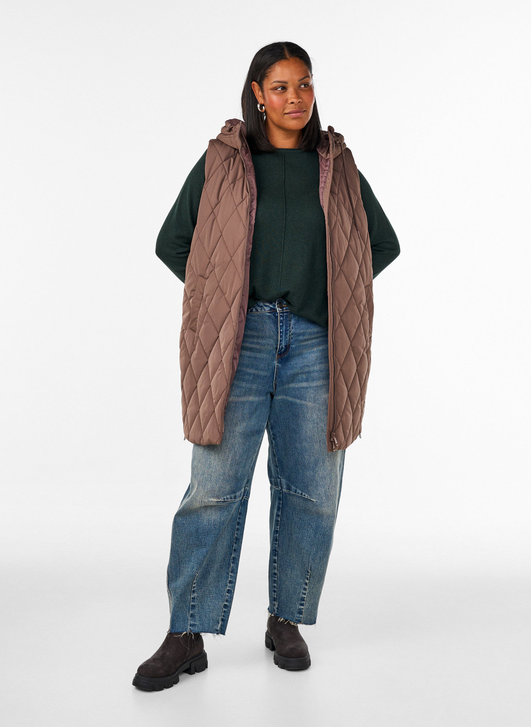 ZizziMellomlang quiltet vest med hette, Brun, Model image number 1