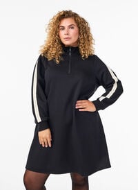 Kort genserkjole med høy hals, Svart Kort genserkjole med høy hals, Svart, Model