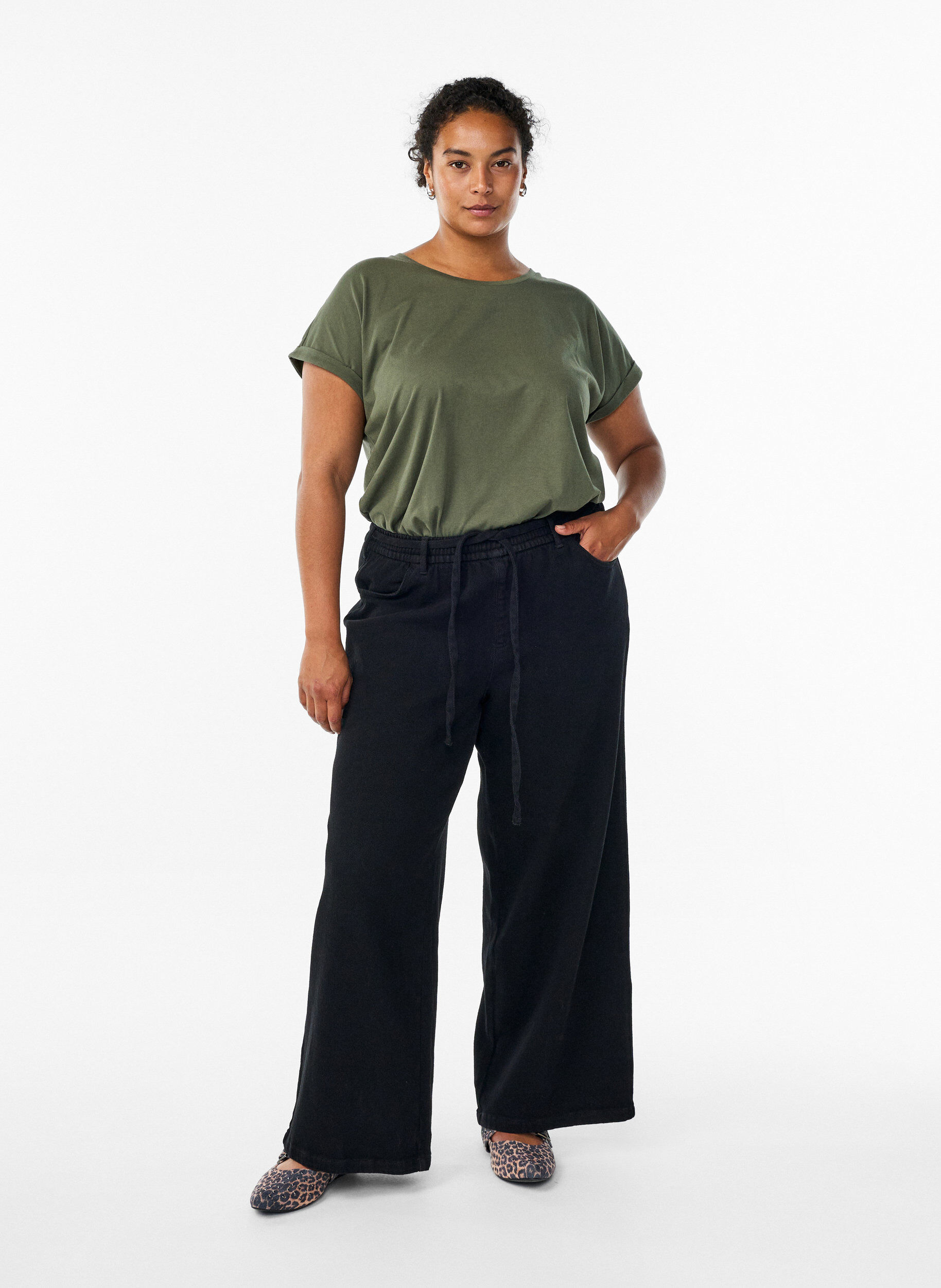 Zizzi Kortermet T-skjorte i bomullsblanding, Gr&oslash;nn, Model image number 1