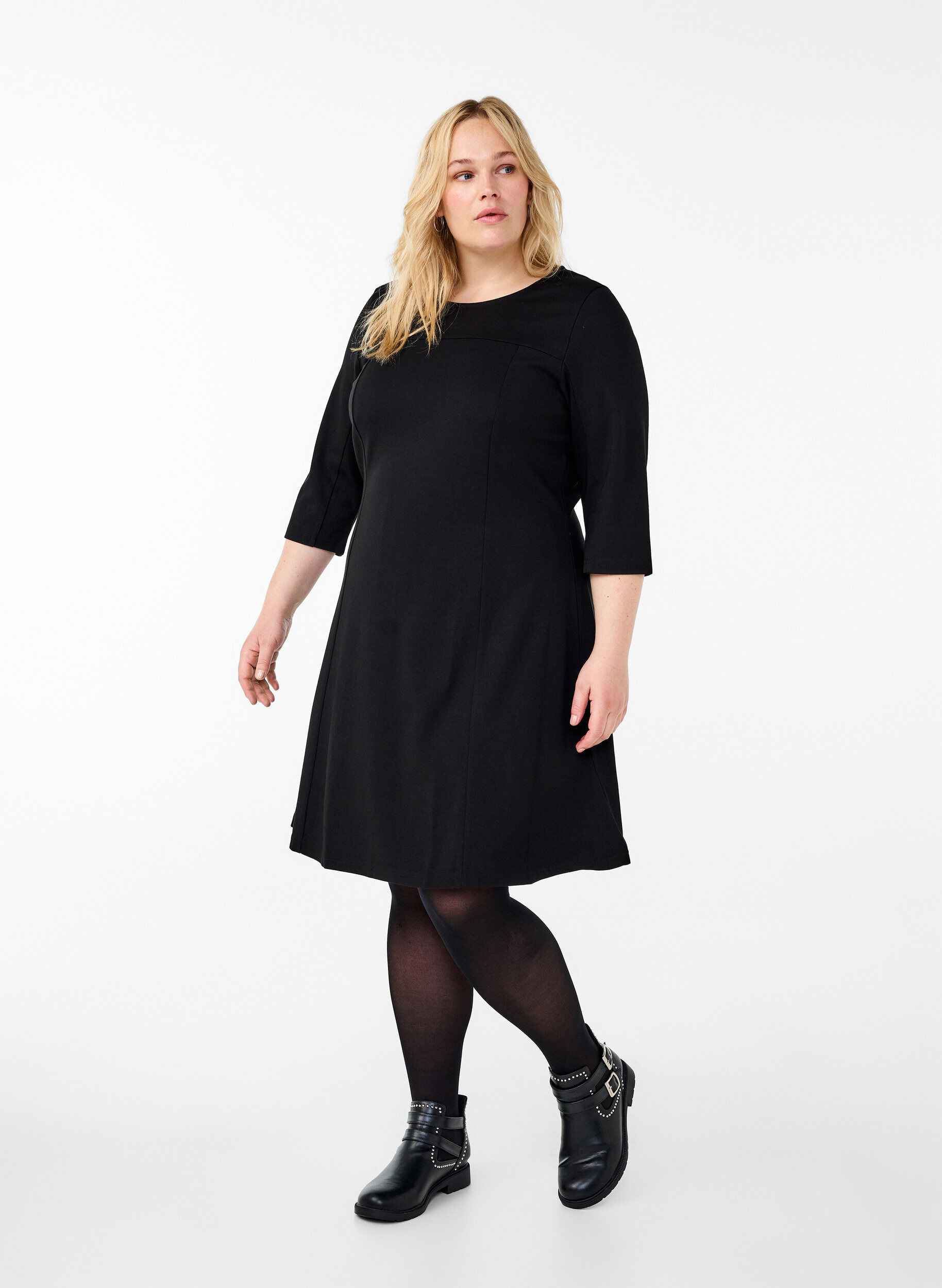 ZizziKjole i A-linje med 3/4-ermer, Svart, Model image number 1