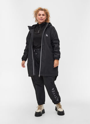 Zizzi Regnjakke med hette og refleksdetaljer, Black, Model image number 2