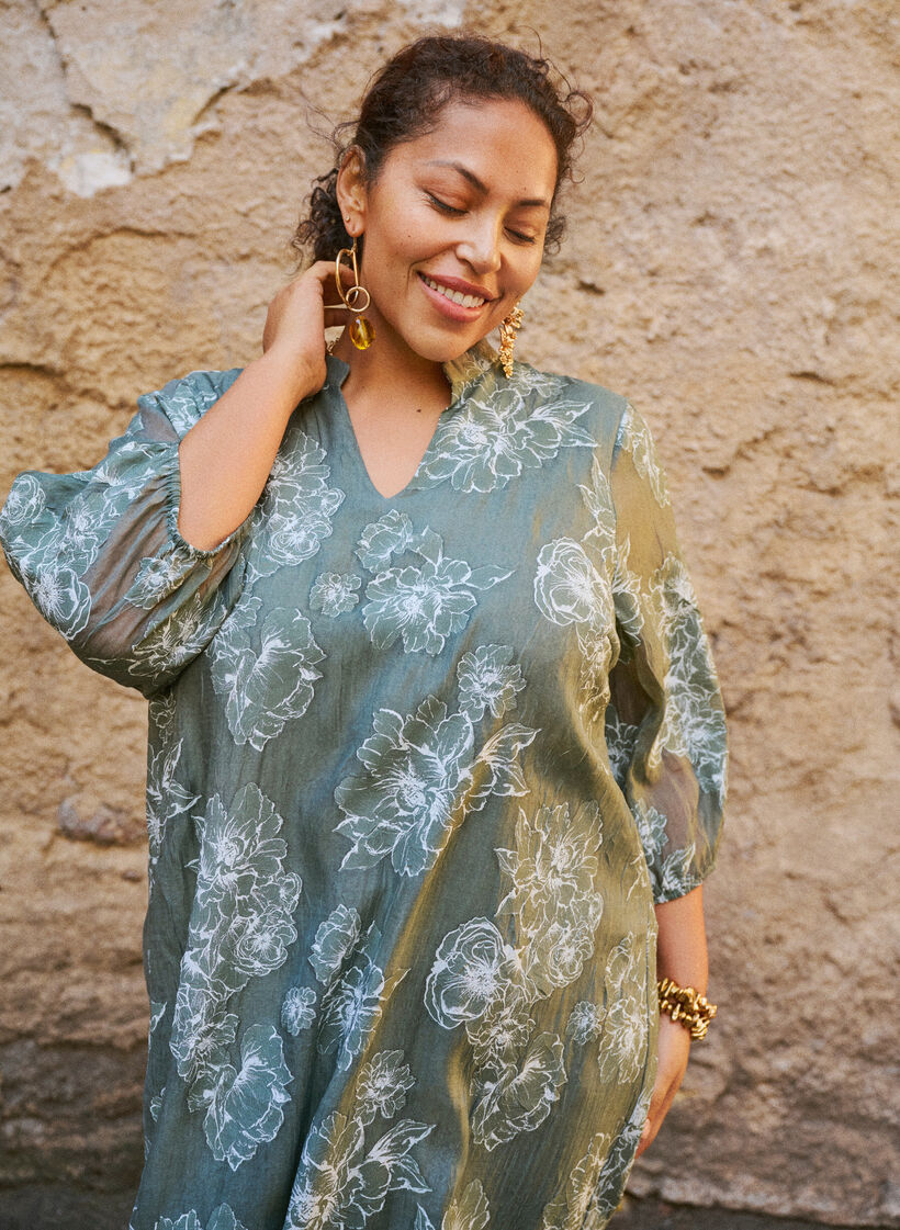 Midikjole med blomstertrykk og gjennomsiktige 3/4 ermer, Gr&oslash;nn, Image image number 0