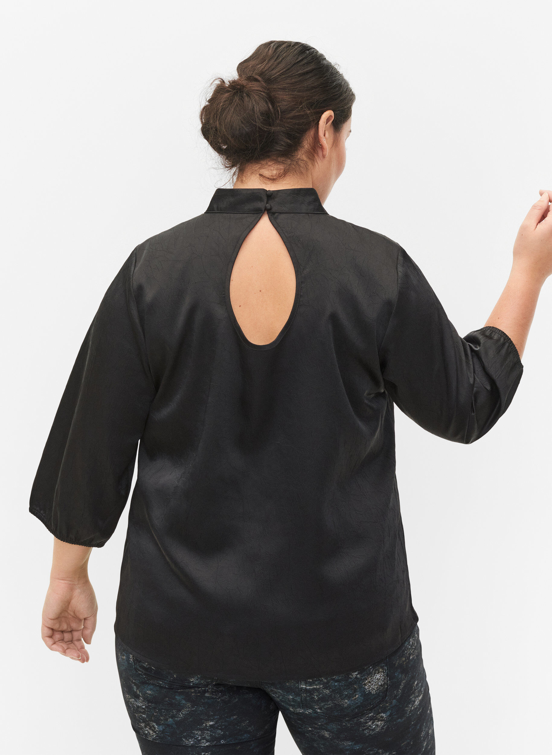 Zizzi Bluse med 3/4-ermer og kinakrage, Svart, Model image number 2
