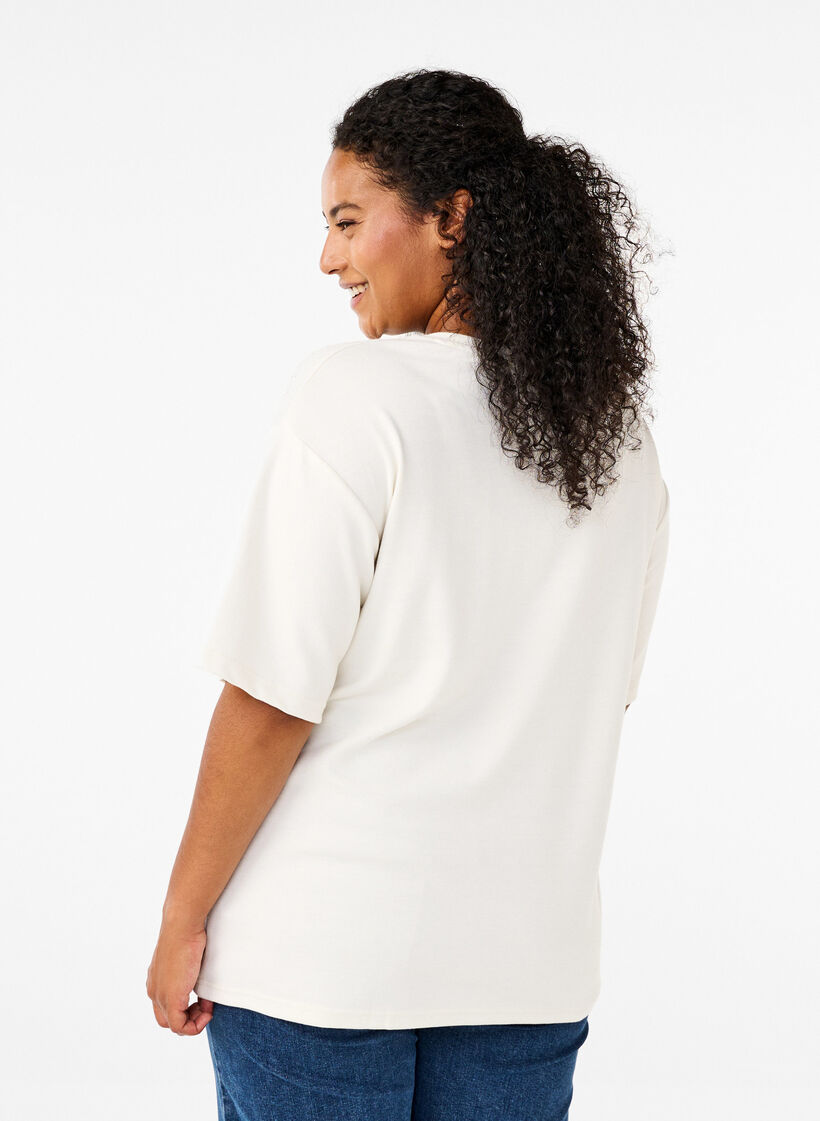 T-skjorte med rhinesteiner og rund hals, Hvit, Model image number 2