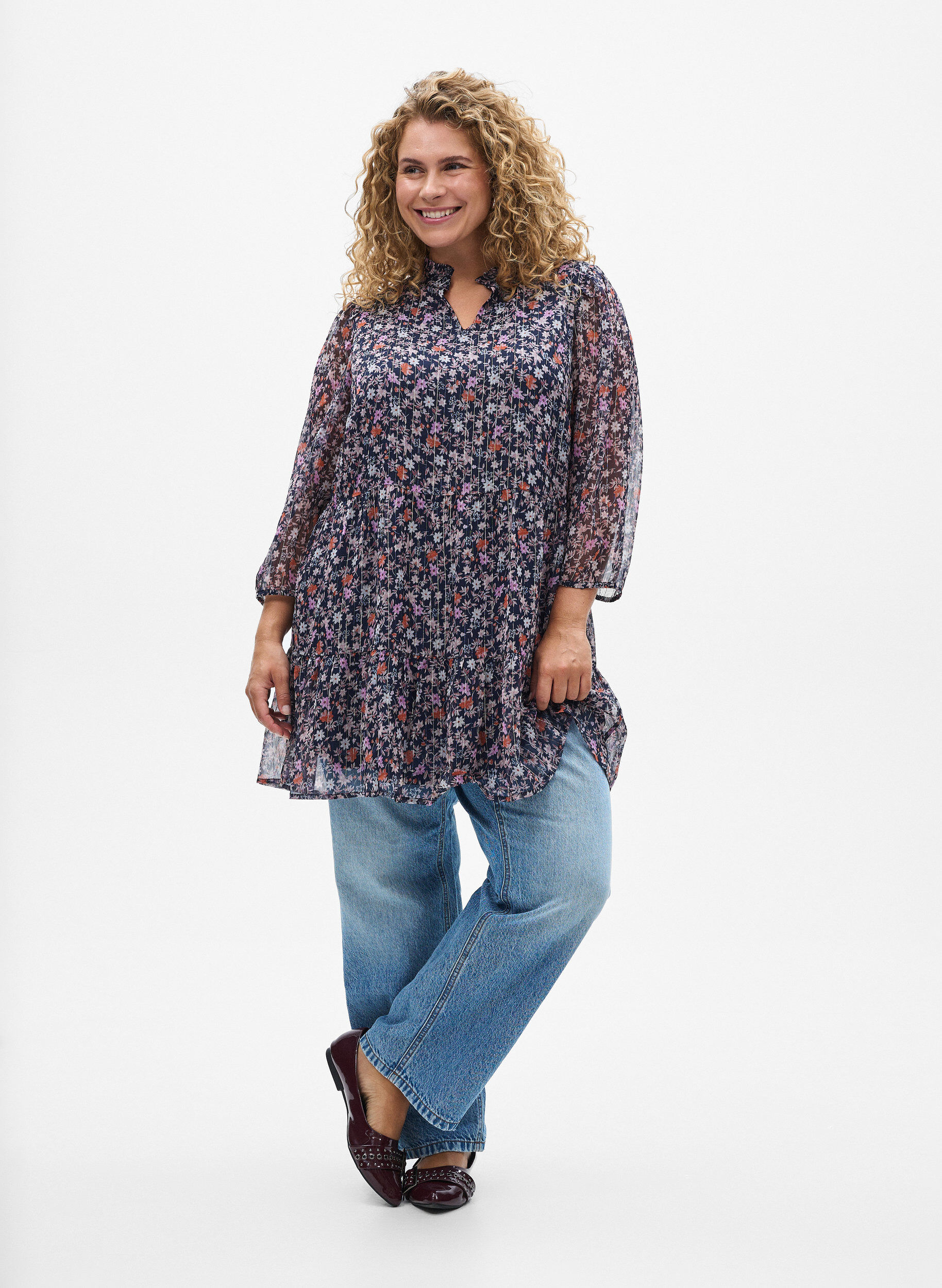 ZizziTunika med blomsterm&oslash;nster og glittertr&aring;der, Bl&aring;, Model image number 1