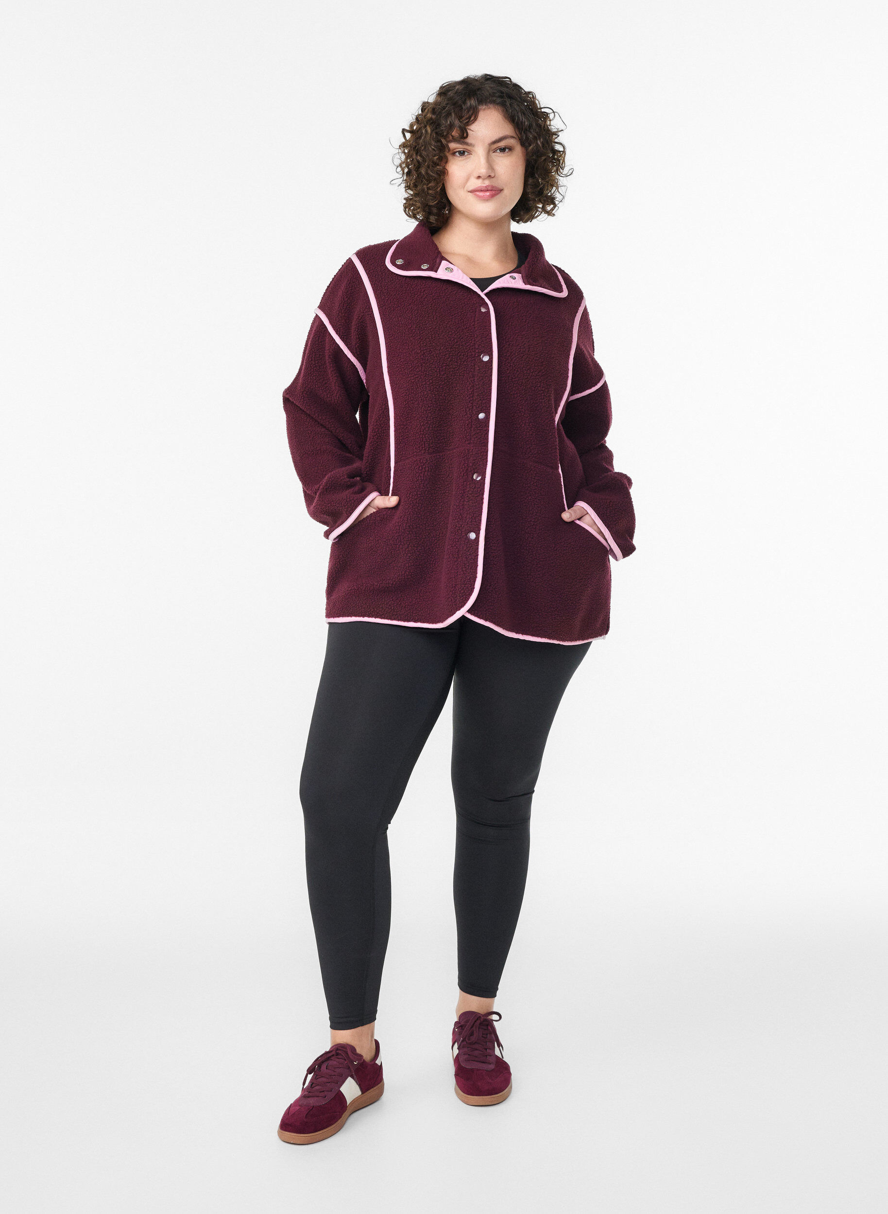 Zizzi Teddyjakke med kontrastdetaljer, R&oslash;d, Model image number 1