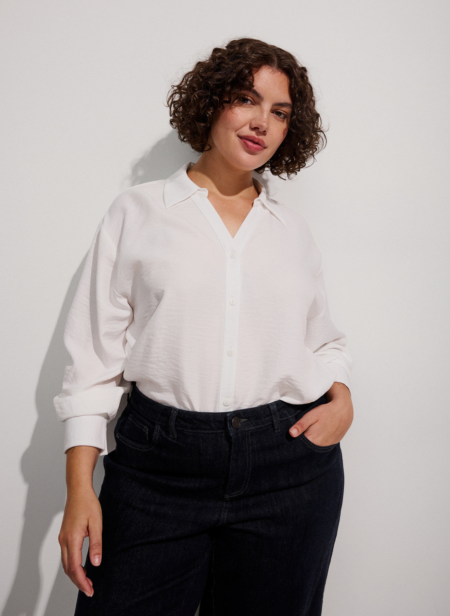ZizziLoose fit skjorte med V-hals, Hvit, Model image number 0