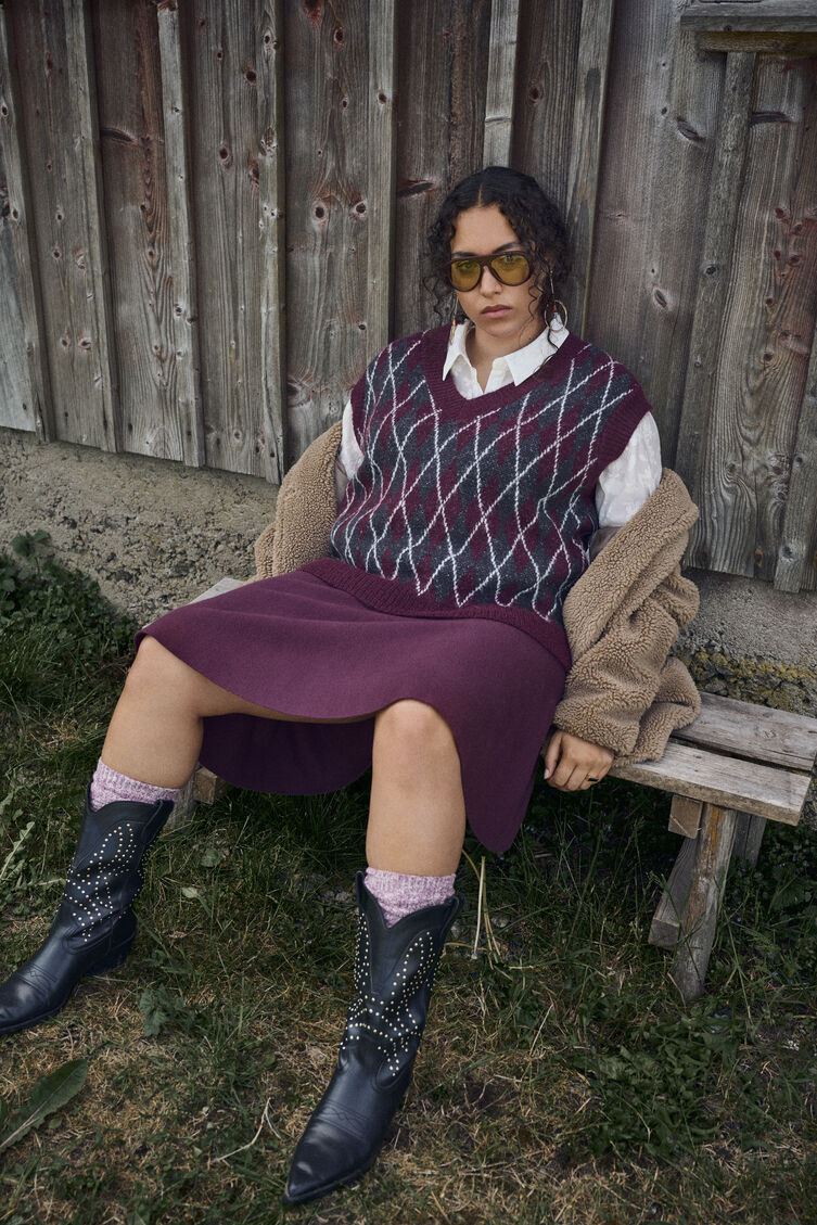 Rutete vest og skjørt, , Model