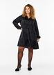 Kort satengkjole med tone-på-tone mønster, Black, Model image number 2
