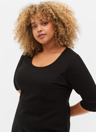 Zizzi Ensfarget kjole med 3/4-ermer og splitt, Black, Model image number 2