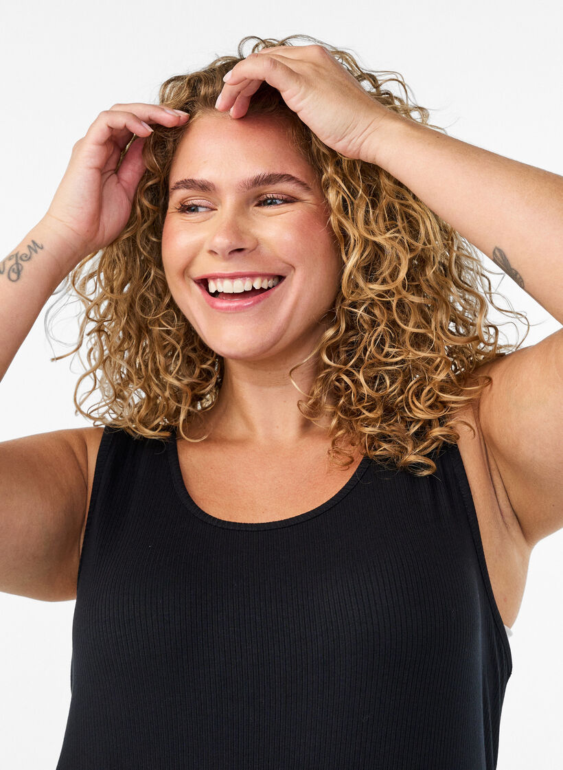Ermel&oslash;s ribbestrikket kjole i viskose, Svart, Model image number 2