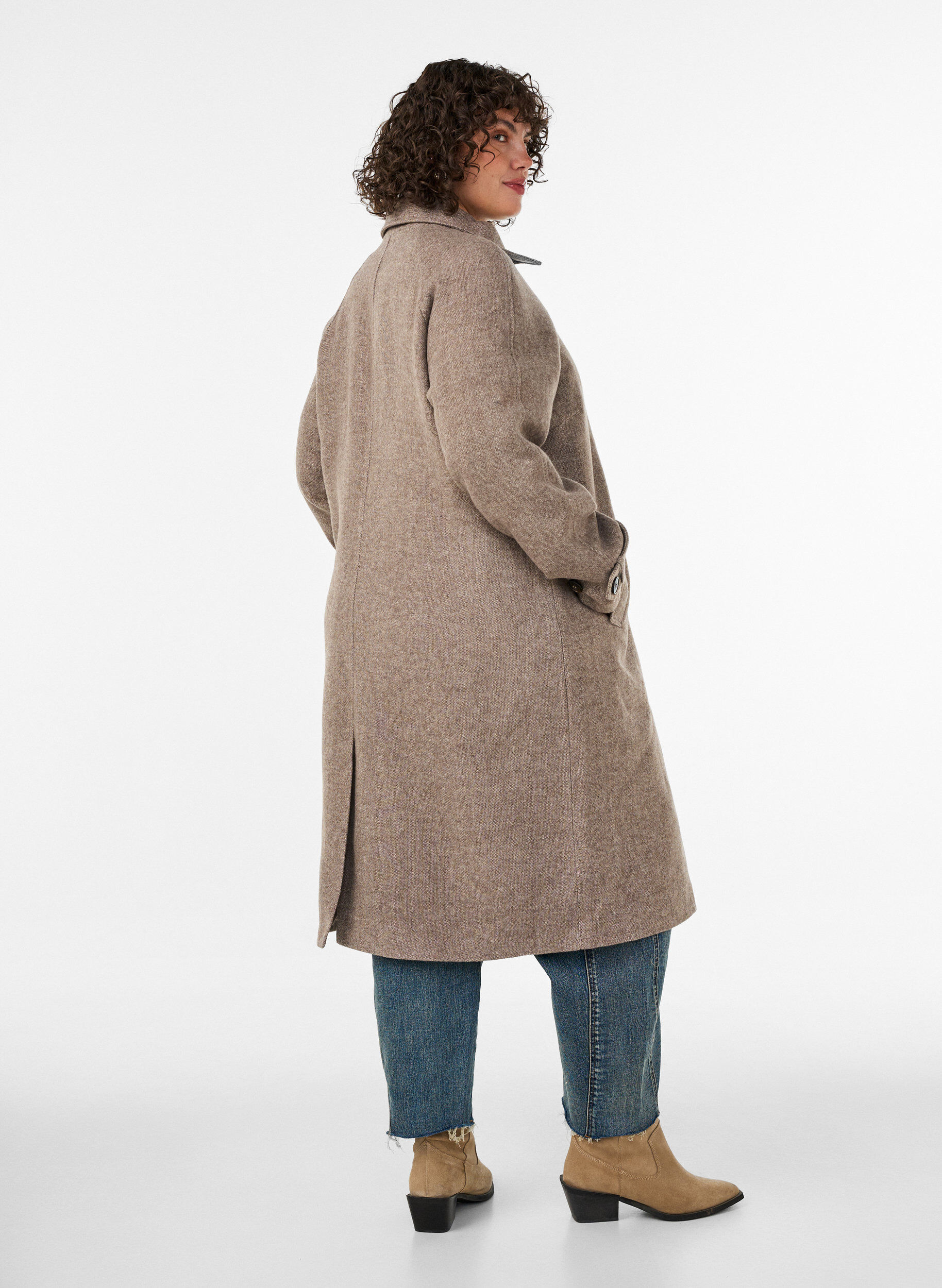 ZizziLang ullk&aring;pe med h&oslash;y krage og dobbeltradet design, Brun, Model image number 2