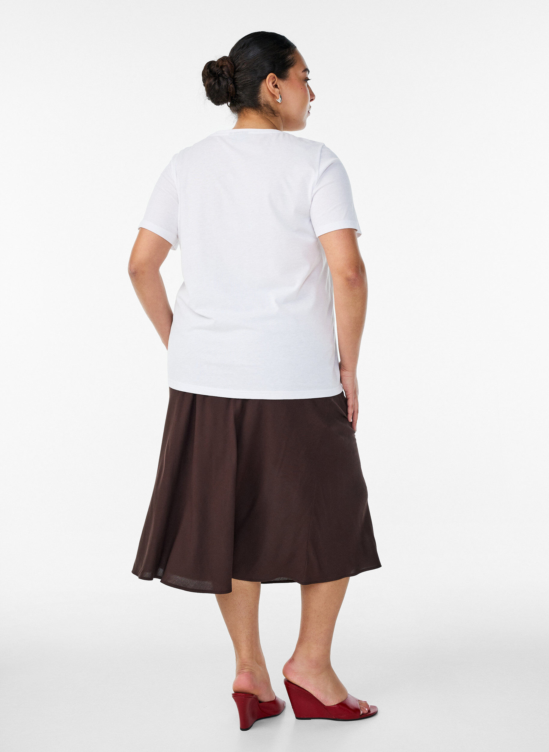 ZizziViskoseskj&oslash;rt med elastisk midje, Brun, Model image number 1