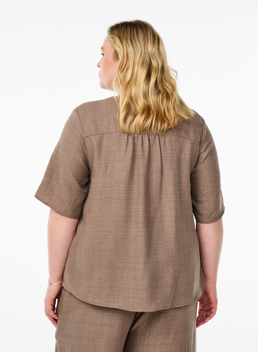Skjortebluse med V-hals eog korte ermer, Brun, Model image number 2