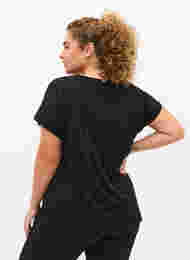 T-skjorte til trening med mønstret mesh, Black, Model