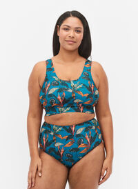 Bikinitruse med høyt liv og mønster, Leaf Print , Model