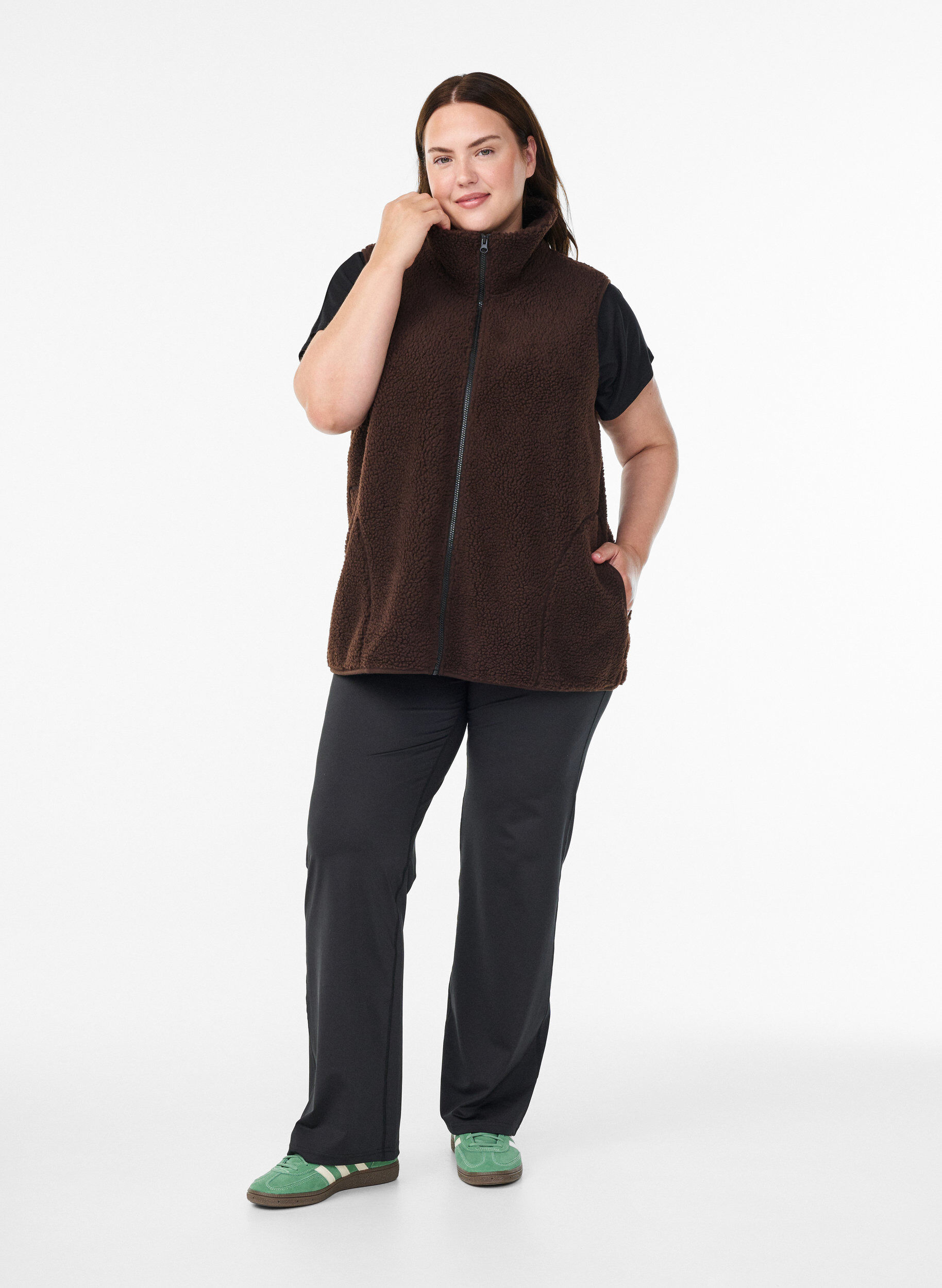 Zizzi Teddy fleece vest med glidel&aring;s og lommer, Brun, Model image number 1