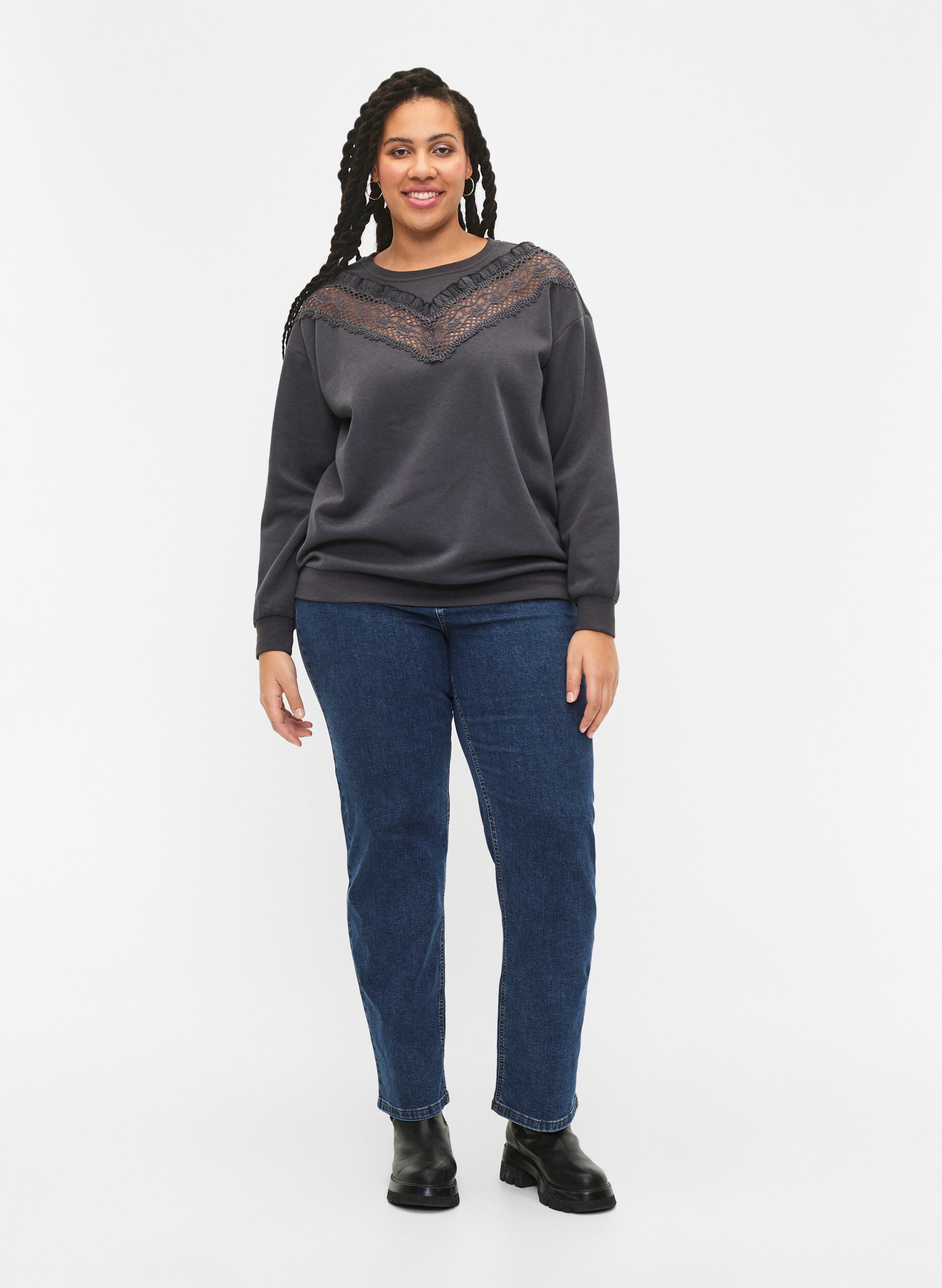 Zizzi Genser med volanger og hekledetaljer, Dark Grey, Model image number 2