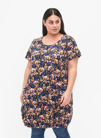 Kortermet bomullskjole med mønster, Blue Orange Flower, Model