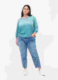 MIlle mom fit jeans med hjerter, Light blue denim, Model