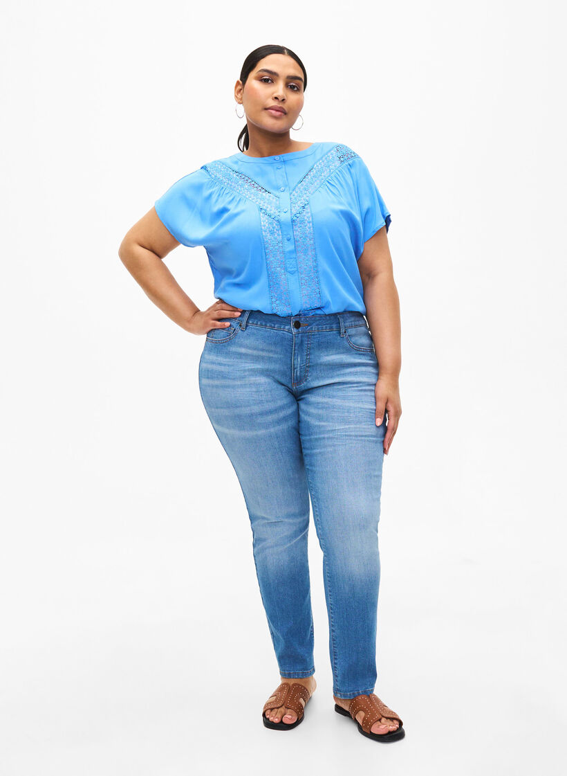 Viskosebluse med blondekant, Marina, Model image number 2